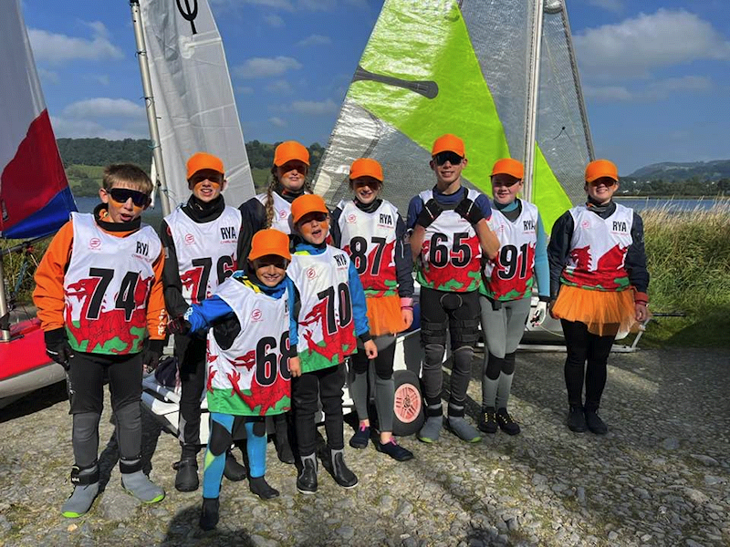 Group of young people learning to sail at Llyn Brenig.